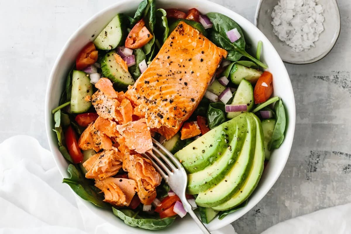 Grilled Salmon and Avocado Salad